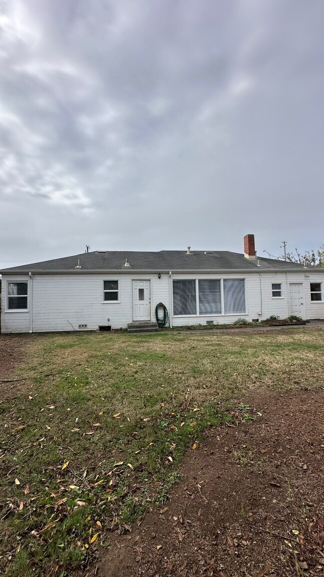 Building Photo - 3511 Albee St