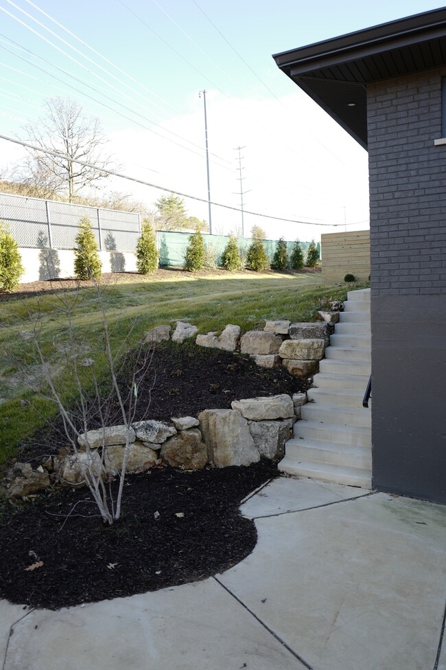 Building Photo - 818 Francis Pl