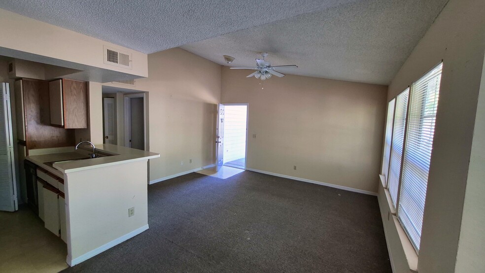 Building Photo - 1033 S Hiawassee Rd