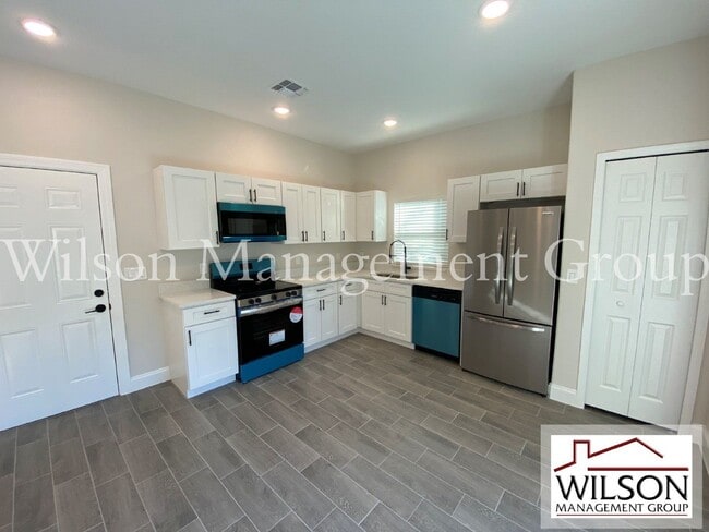 Building Photo - 732 S Lee Ave