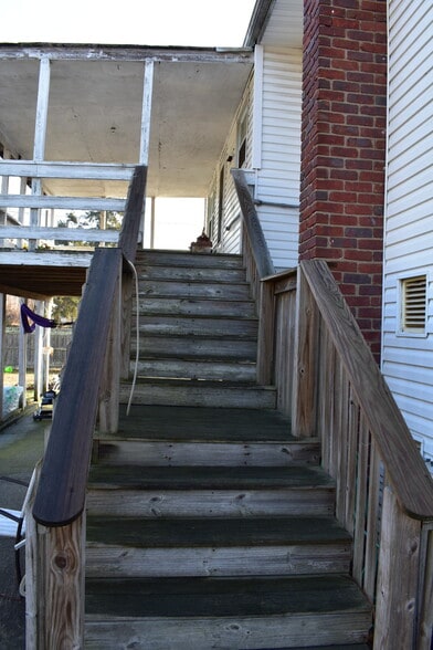 Building Photo - 85 Cedar Dr