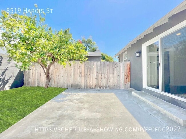 Building Photo - 8519 Hargis St