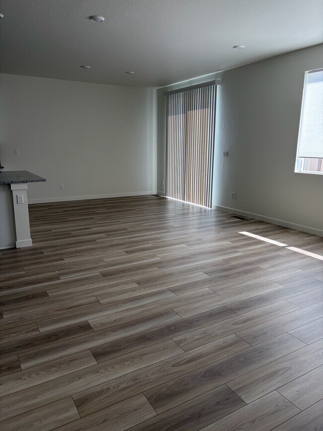 Building Photo - 7821 E Myrtle Bch Dr