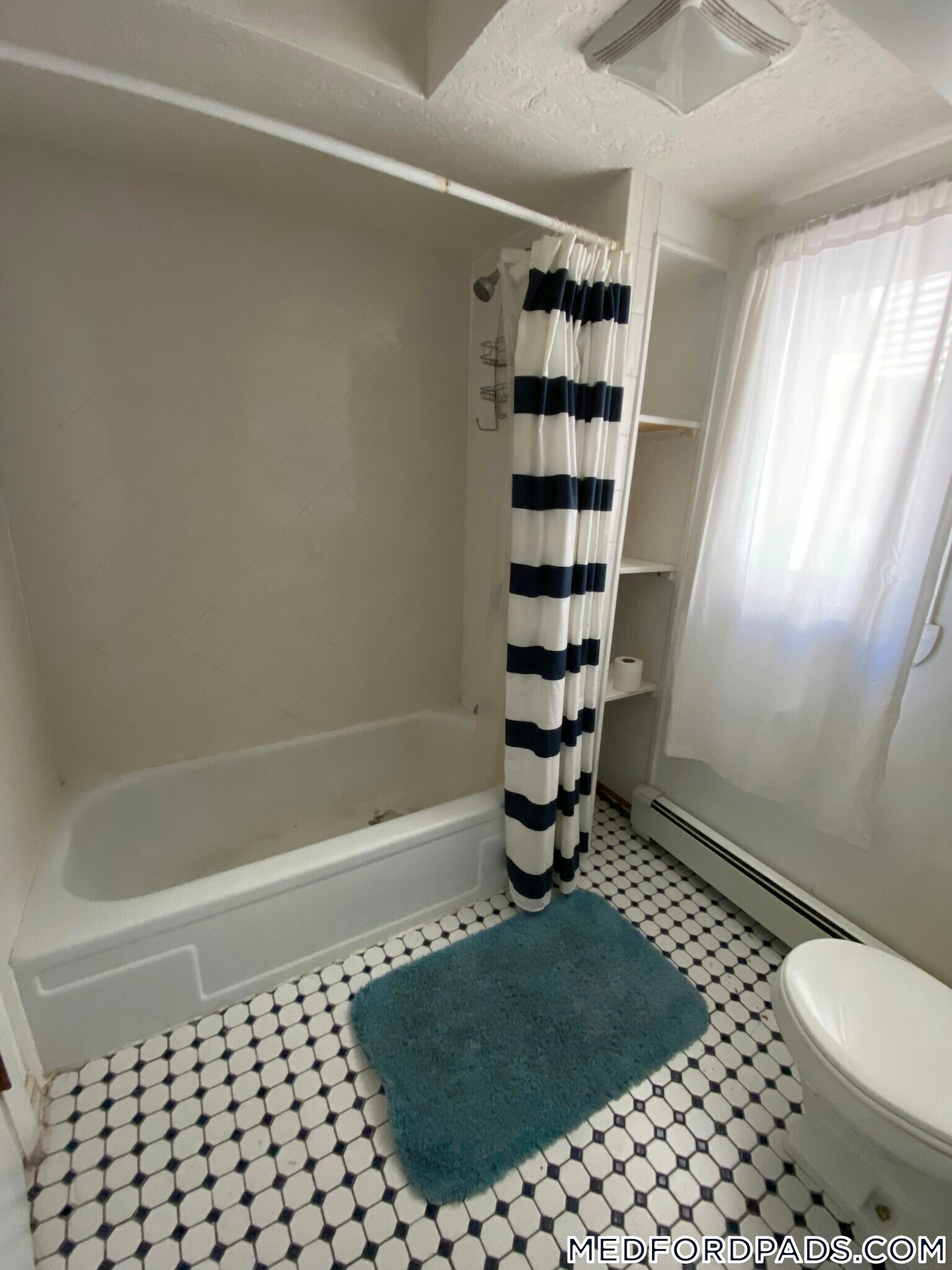 Building Photo - 569 Main St