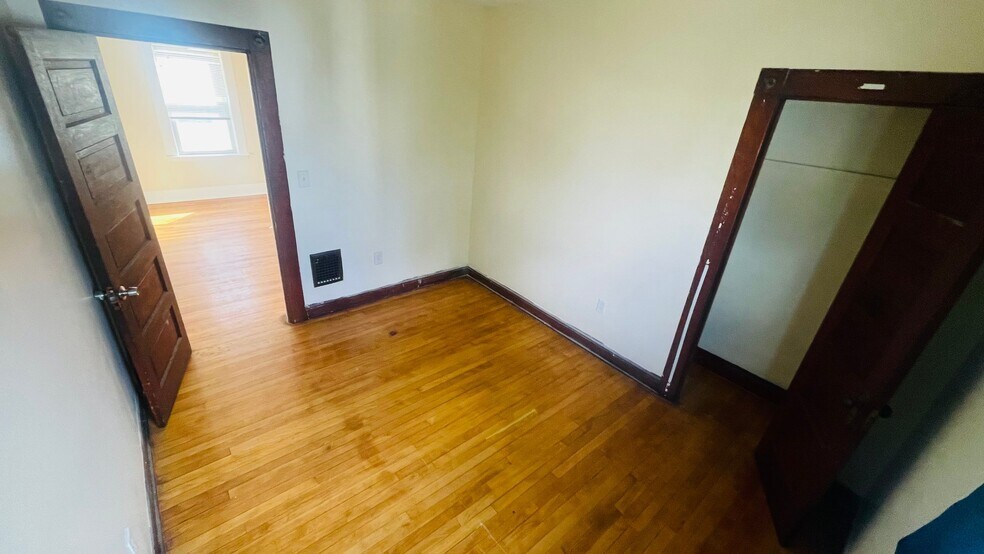 Building Photo - 1560 Miller St