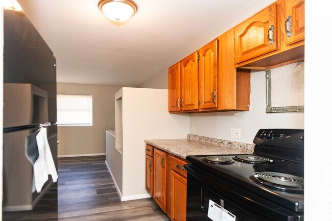 Building Photo - Amazing 3 Bedroom 1.5 Bathroom Home