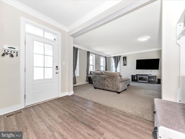Building Photo - 1807 Fairway Ln