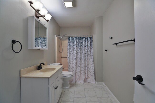 Building Photo - 3553 Brookside Blvd