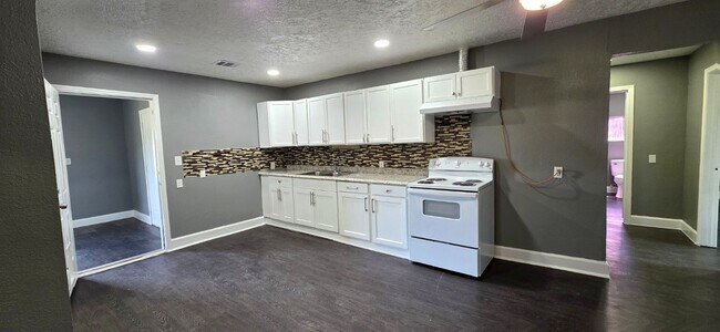Building Photo - 5701 County Rd 288