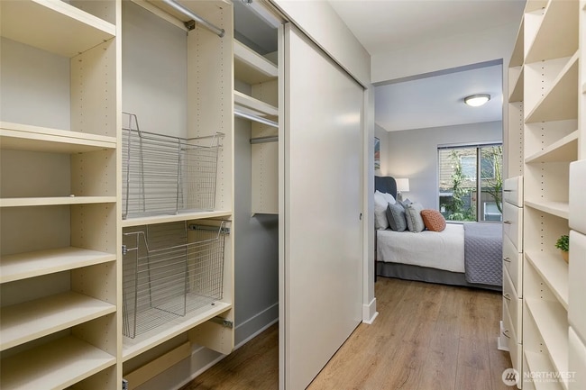 Building Photo - Spacious 2 bedroom 2 bath condo with parki...
