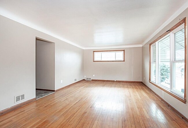 Building Photo - 4633 Warner Rd