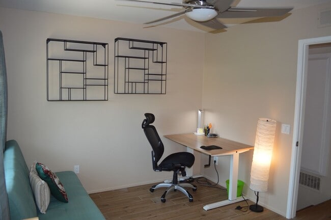 Building Photo - Casa de Oro in Little Tuscany, SEASONAL/MO...