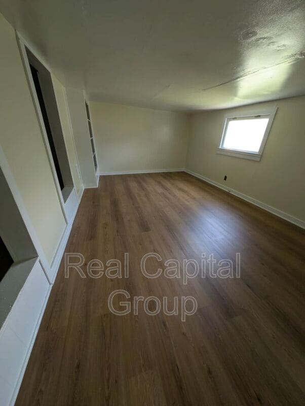 Building Photo - 29-29 Kingswood Dr