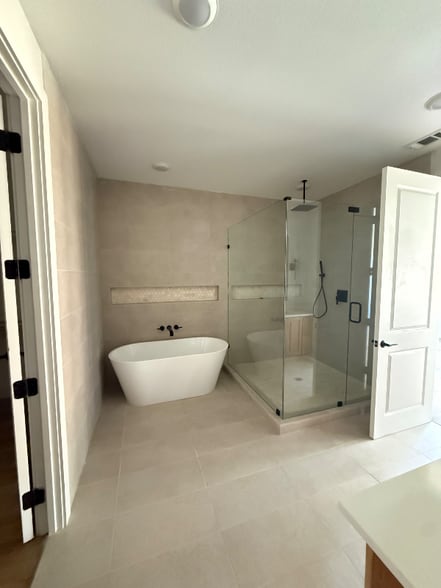 Building Photo - 5728 Donnelly Ave