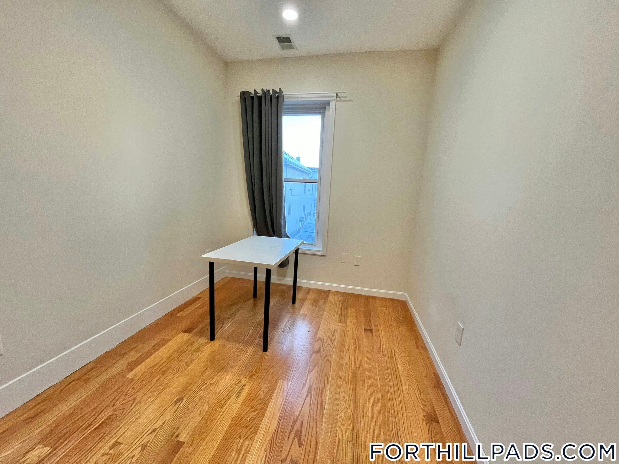 Building Photo - 10 Moreland St