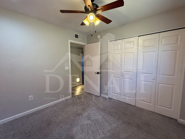 Building Photo - 3617 S Siesta Ln