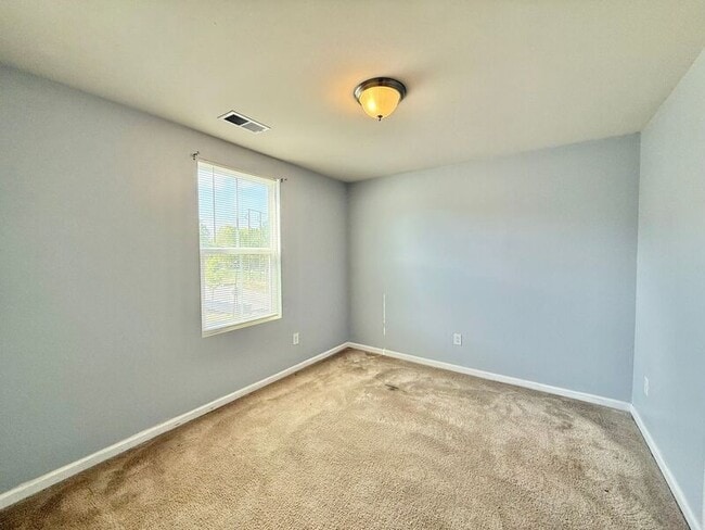 Building Photo - 390 Fieldspar Ln