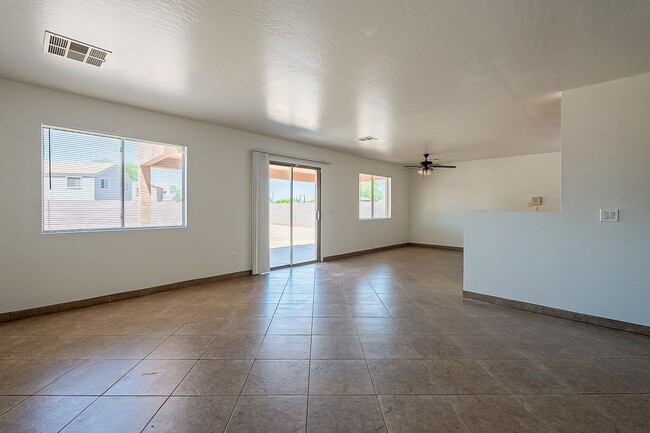 Building Photo - 4 Bedroom home for rent