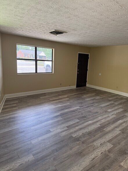 Building Photo - 2106 W Elm St