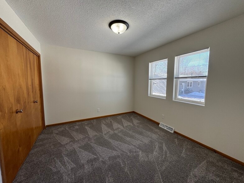 Building Photo - 712 10th St W