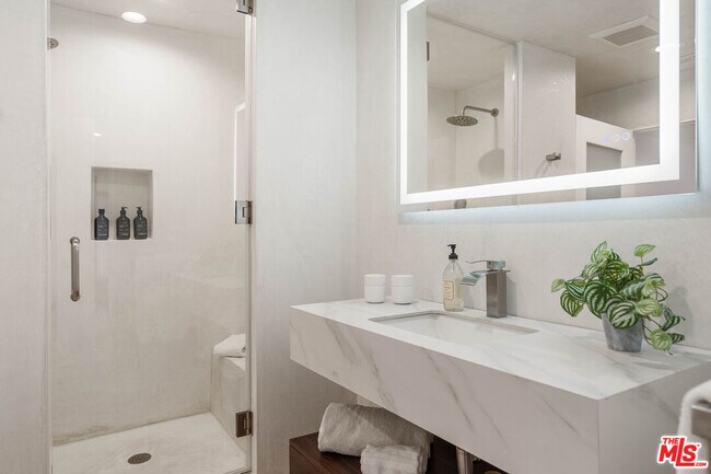 Building Photo - 4405 Costa De Oro