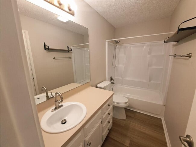 Building Photo - 840 Topaz Ln