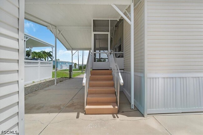 Building Photo - 701 Coral Dr