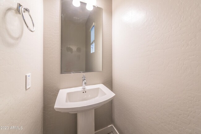 Building Photo - 21035 W Elm Way Ct