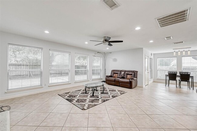 Building Photo - 14802 Dorray Ln