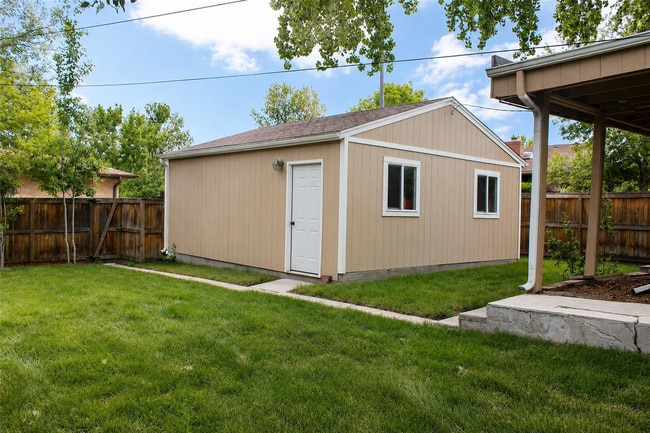 Building Photo - Gorgeous 4-Bed Gem in Denver with Granite Accents, Cozy Fireplace, & Finished Basement!