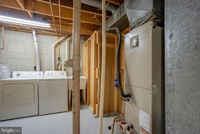 Building Photo - 6356 Shaundale Dr