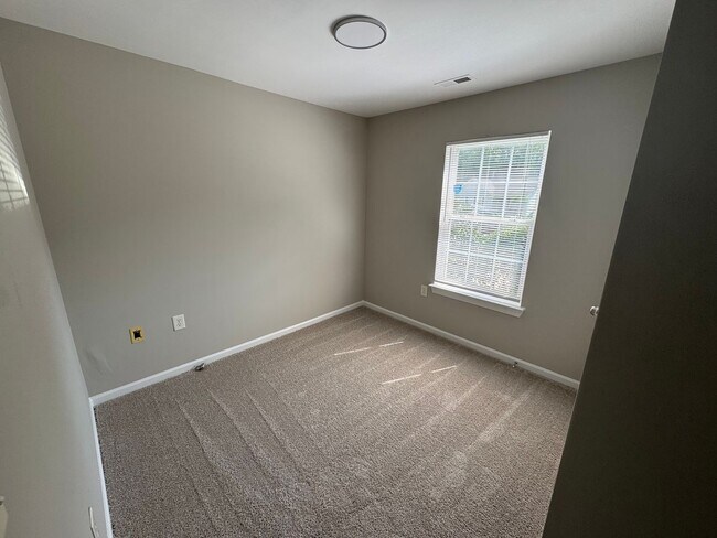 Building Photo - 5819 Hamilton Oaks Dr