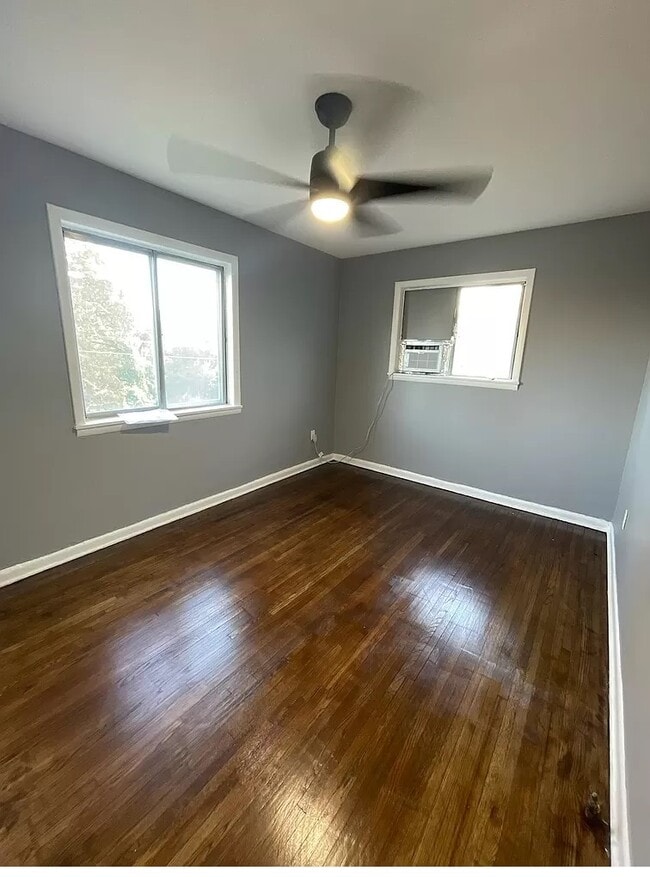 Building Photo - 727 Silver St