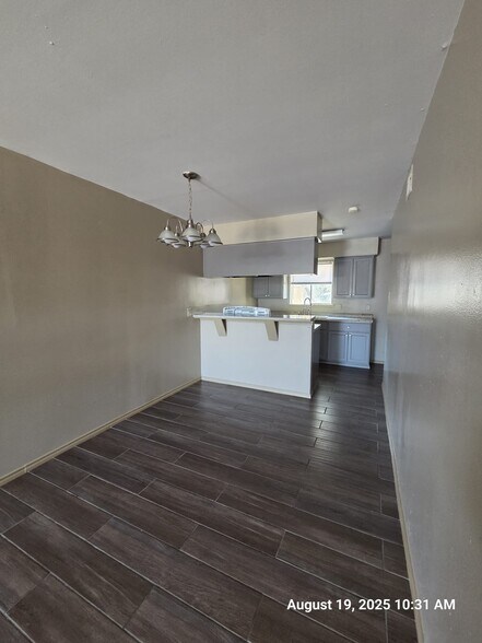 Building Photo - 605 Bustamante St