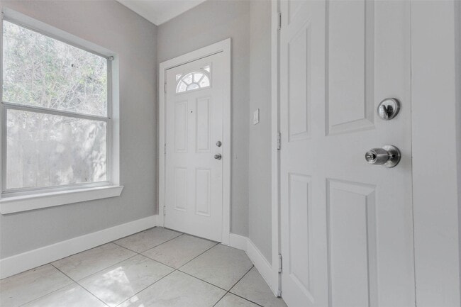 Building Photo - 4834 Hollow Hook Rd