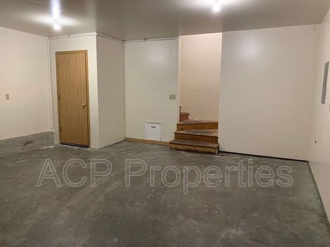 Building Photo - 2332 Happy Ct