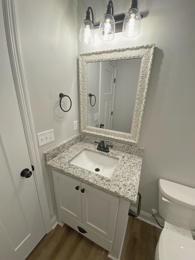Building Photo - 3 bedrooms, 2 baths in Hahira/North Lownde...