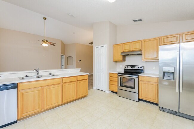 Building Photo - 2155 Colonial Woods Blvd