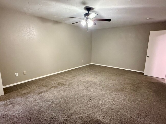 Building Photo - Updated and Spacious 3 Bed 2 Bath Duplex in NW OKC! *MOVE IN SPECIAL!