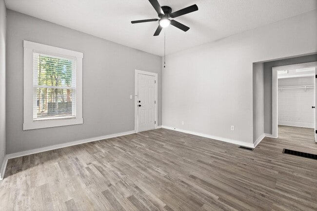 Building Photo - 501 E 4th St