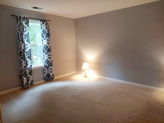 Building Photo - 3800 Sunnyfield Ct