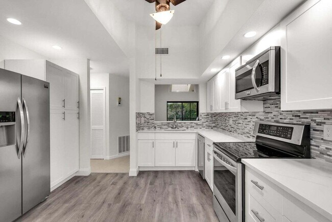 Building Photo - 7894 Granada Pl