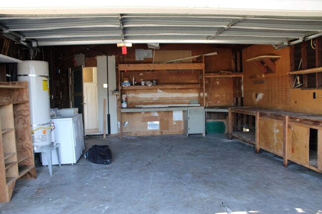 Building Photo - Charming 3 Bed 2 Bath House for lease.