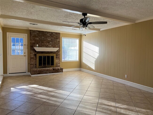 Building Photo - 28801 Holly Hill Dr