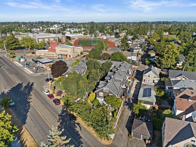 Building Photo - Modern 4-Story Townhouse in Tacoma’s Histo...