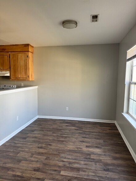 Building Photo - 4040 Cedars Pkwy