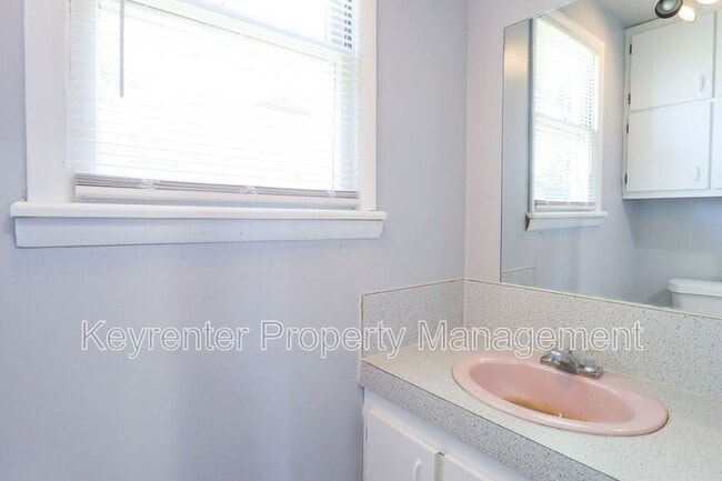 Building Photo - 526 S 39th W Ave