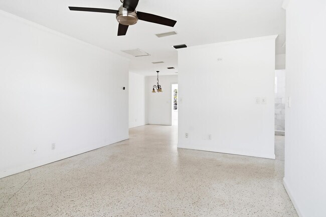 Building Photo - 205 Rutland Blvd