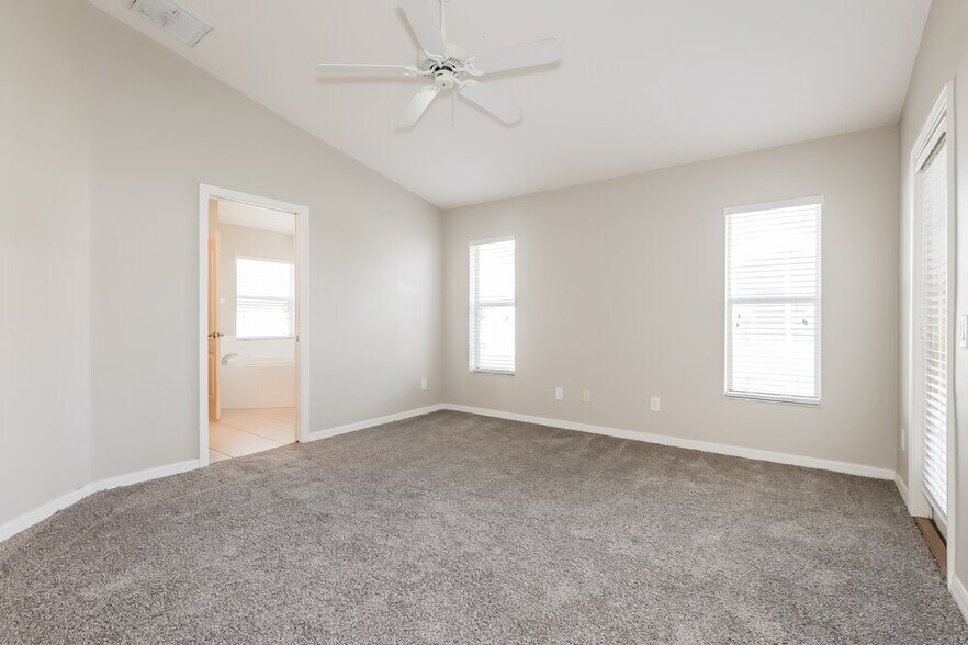 Building Photo - 31343 Heatherstone Dr