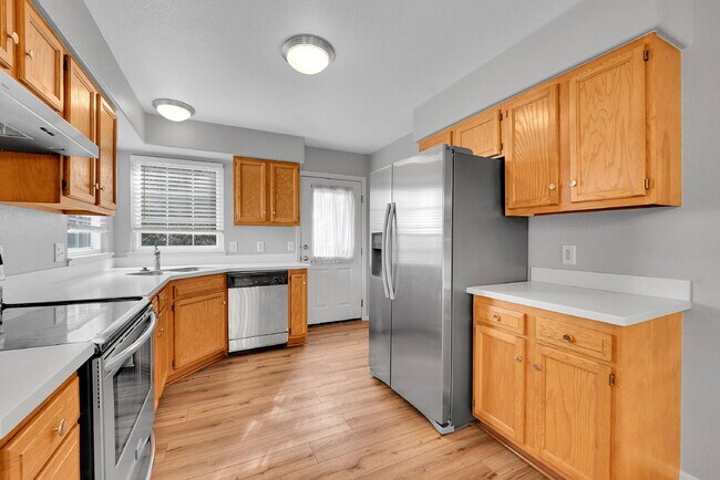 Building Photo - $2,550.00 - 3-bed, 3-bath split-level loca...
